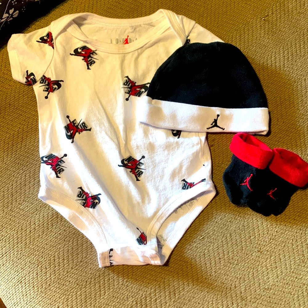 0-3.  Jordan/Nike  bundle.  766V